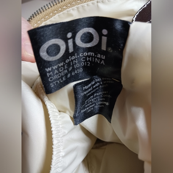 OiOi Nappy Bag with insulated milk bottle holder, changing mat and w/wiper box. - Picture 5 of 12